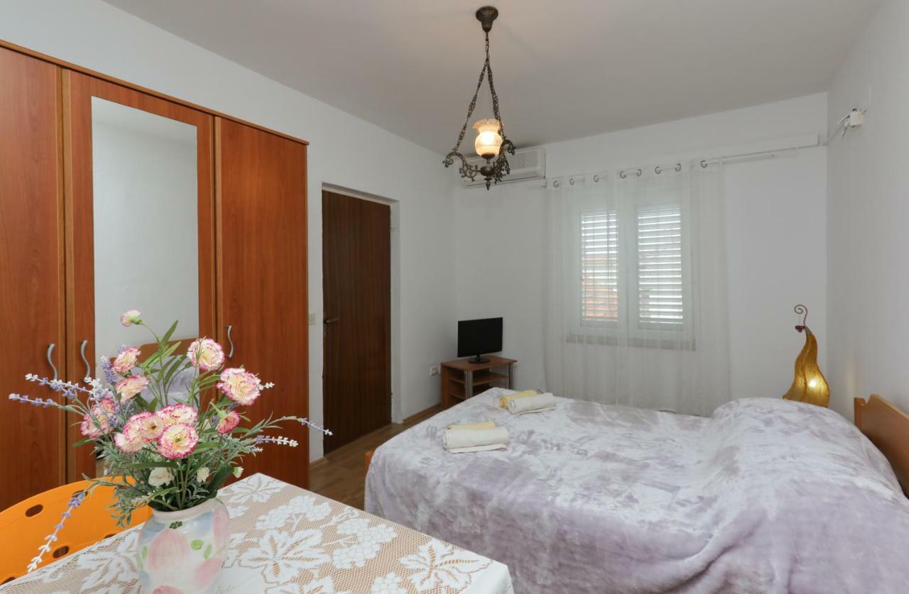 Studio Apartment Ana Supetar Buitenkant foto