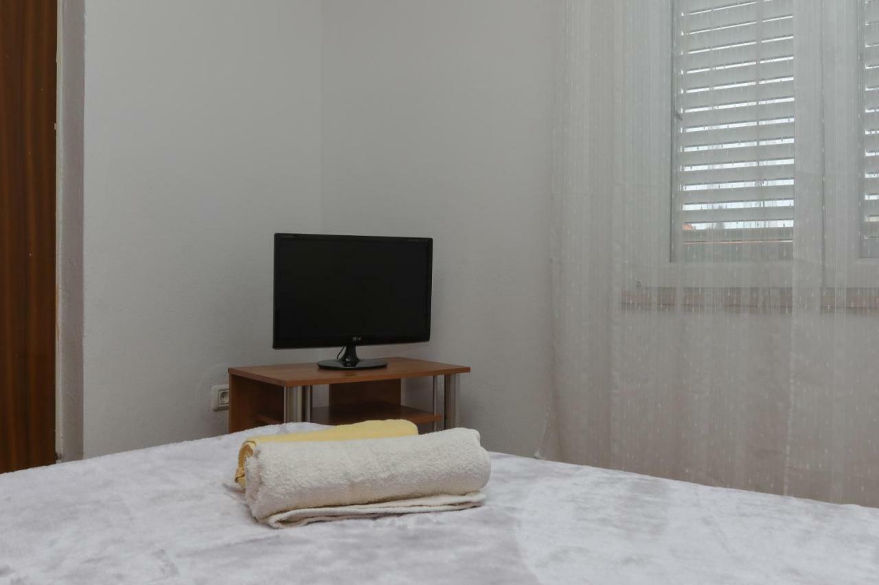 Studio Apartment Ana Supetar Buitenkant foto