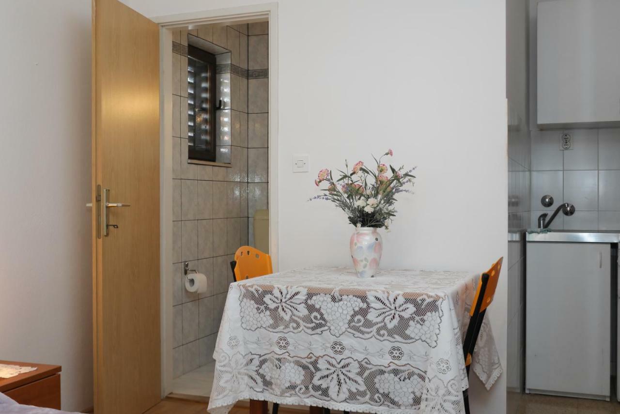 Studio Apartment Ana Supetar Buitenkant foto