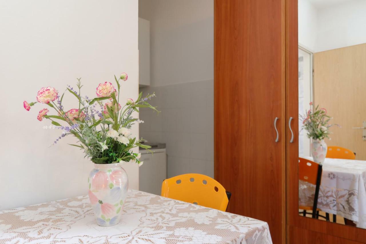 Studio Apartment Ana Supetar Buitenkant foto