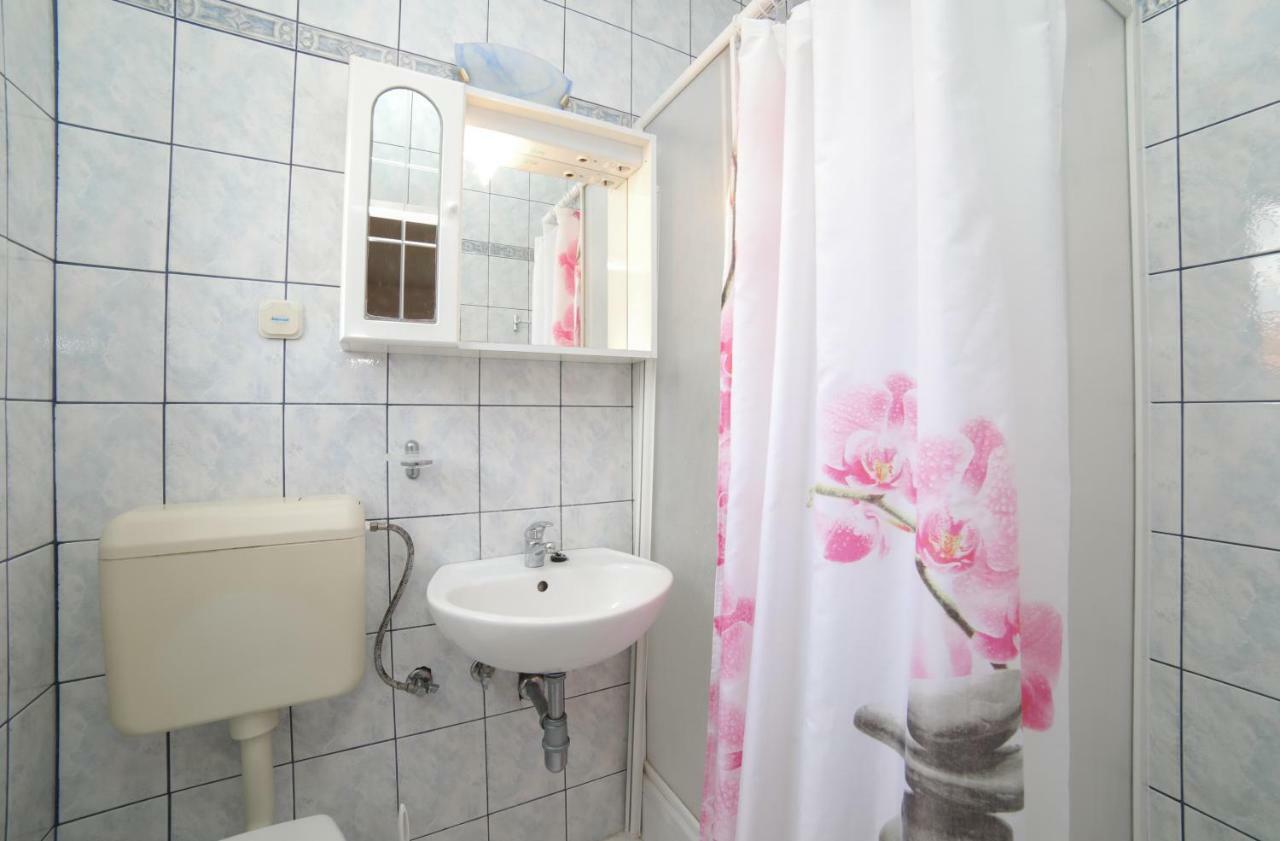 Studio Apartment Ana Supetar Buitenkant foto