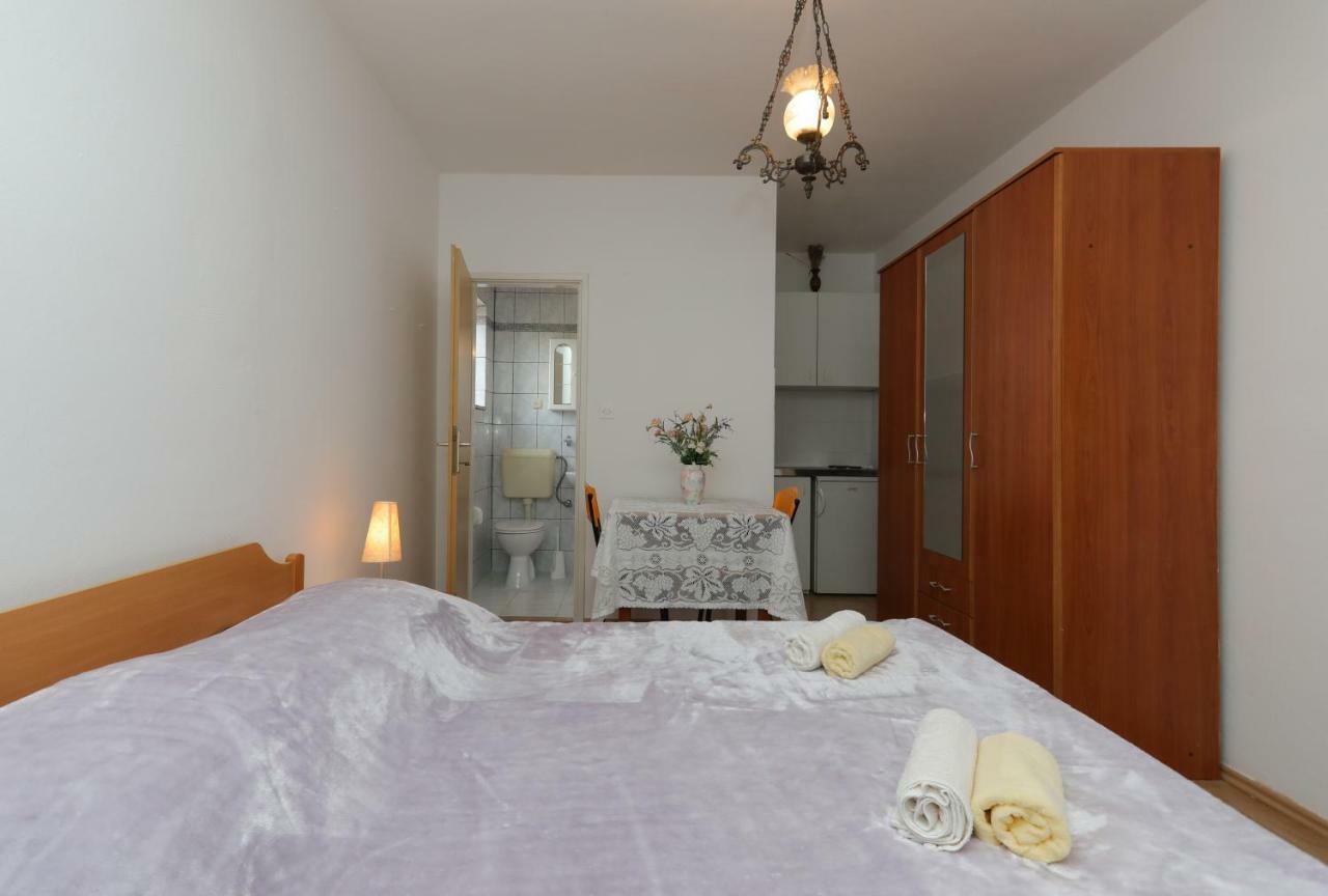 Studio Apartment Ana Supetar Buitenkant foto